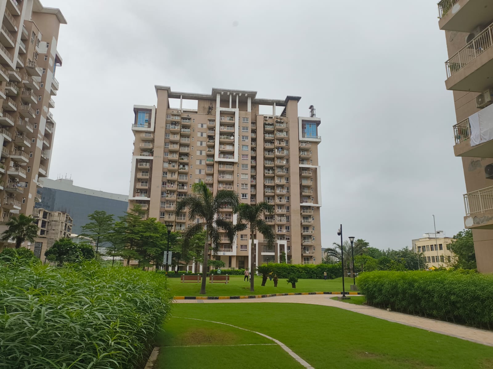 🏡 Emaar Palm Gardens Tower-by-Tower Guide – Sector 83, Gurgaon